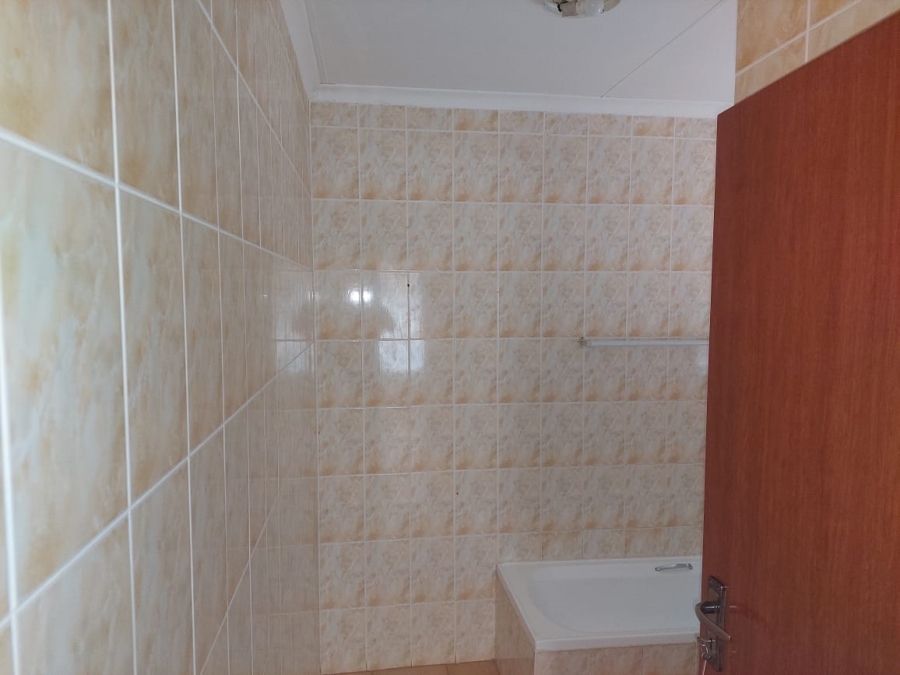 To Let 2 Bedroom Property for Rent in Meiringspark North West